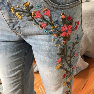 EMBROIDERED JEANS